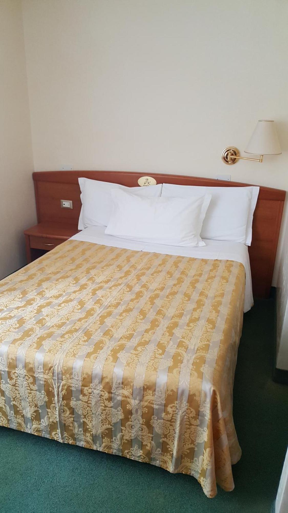 Hotel Arizona Lignano Sabbiadoro Habitación foto